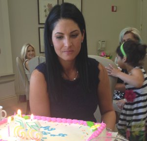 Elyse celebrates her 35th birthday
