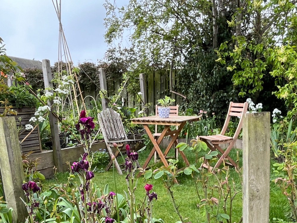 Mercat Cottage Garden - Apr 2026 - garden table