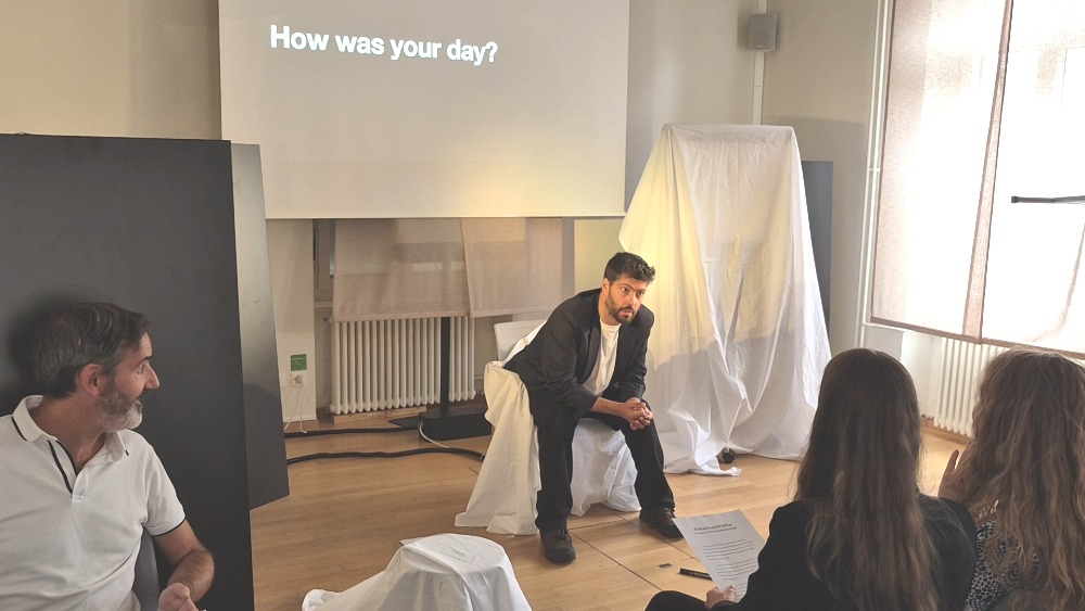Moment from the performance, speaking to the audience - Zé Figueiredo (author and actor) and Mauro Corage (director)